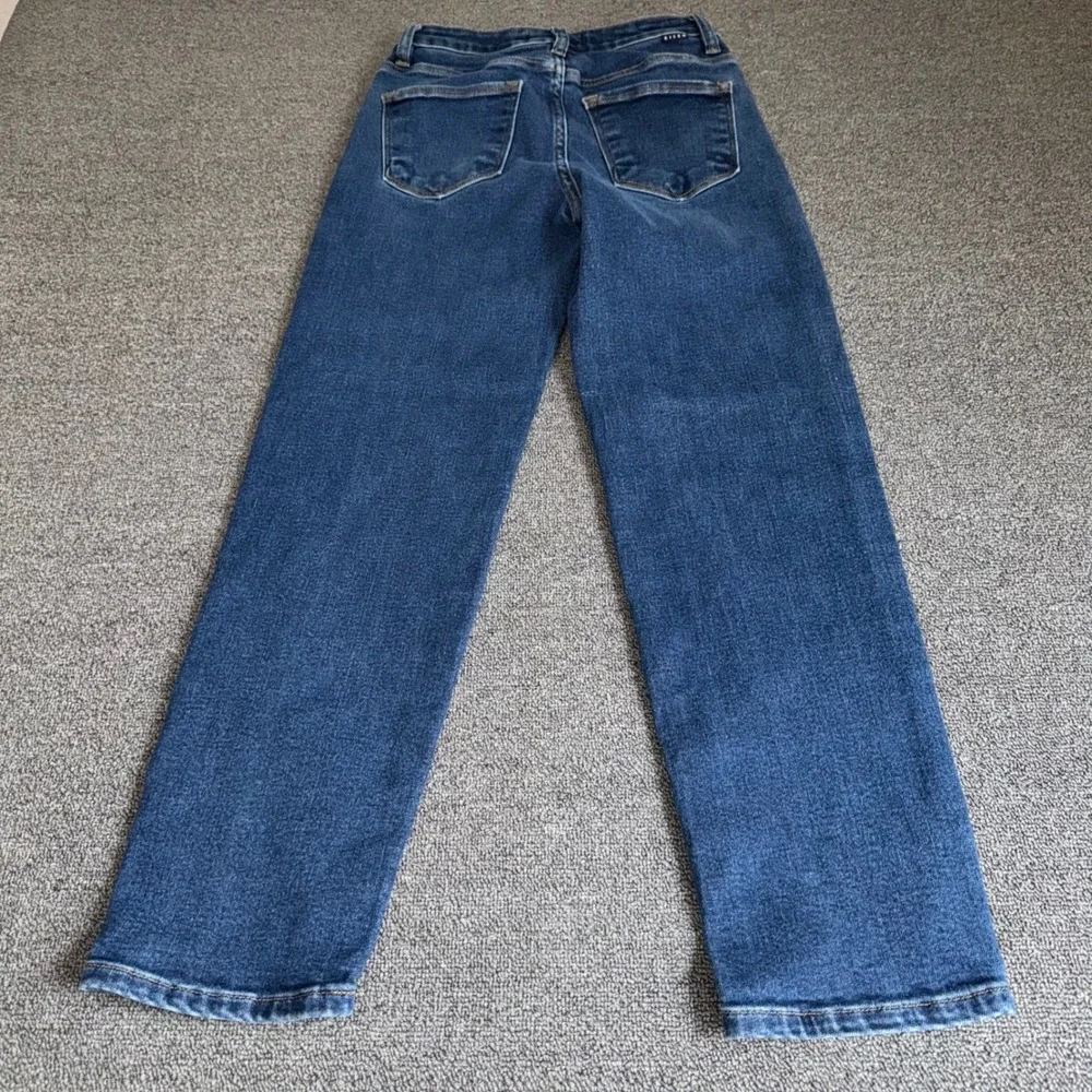 Risen Jeans Medium Wash Straight Leg High Rise Denim Blue Size 3/26 Casual Wear
